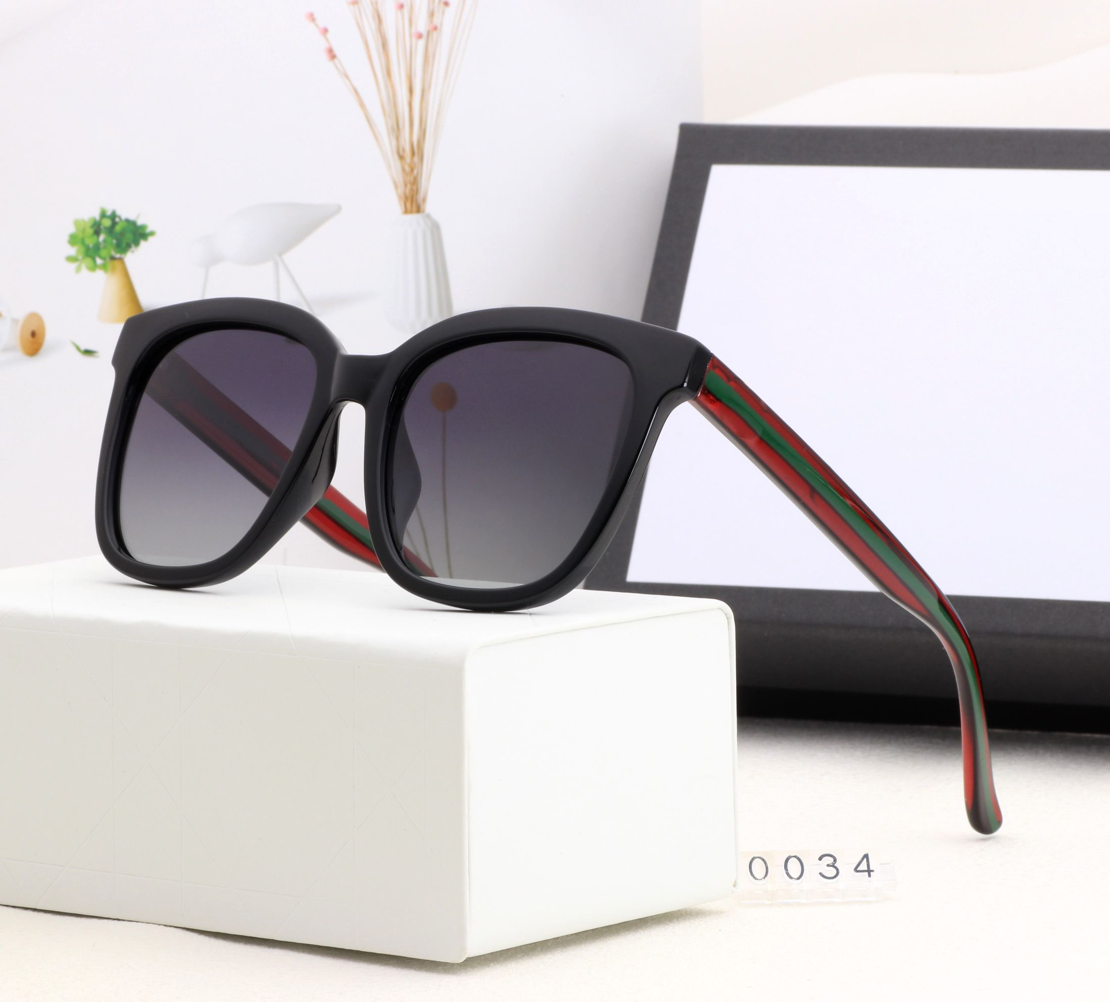 Luxury Women Sunglasses Cat Eye Shades Luxury latest Designer polarized men Sun glasses personality Integrated Eyewear UV400 with box
Luxury Women Sunglasses Cat Eye Shades Luxury latest Designer polarized men Sun glasses personality Integrated Eyewear UV400 with box