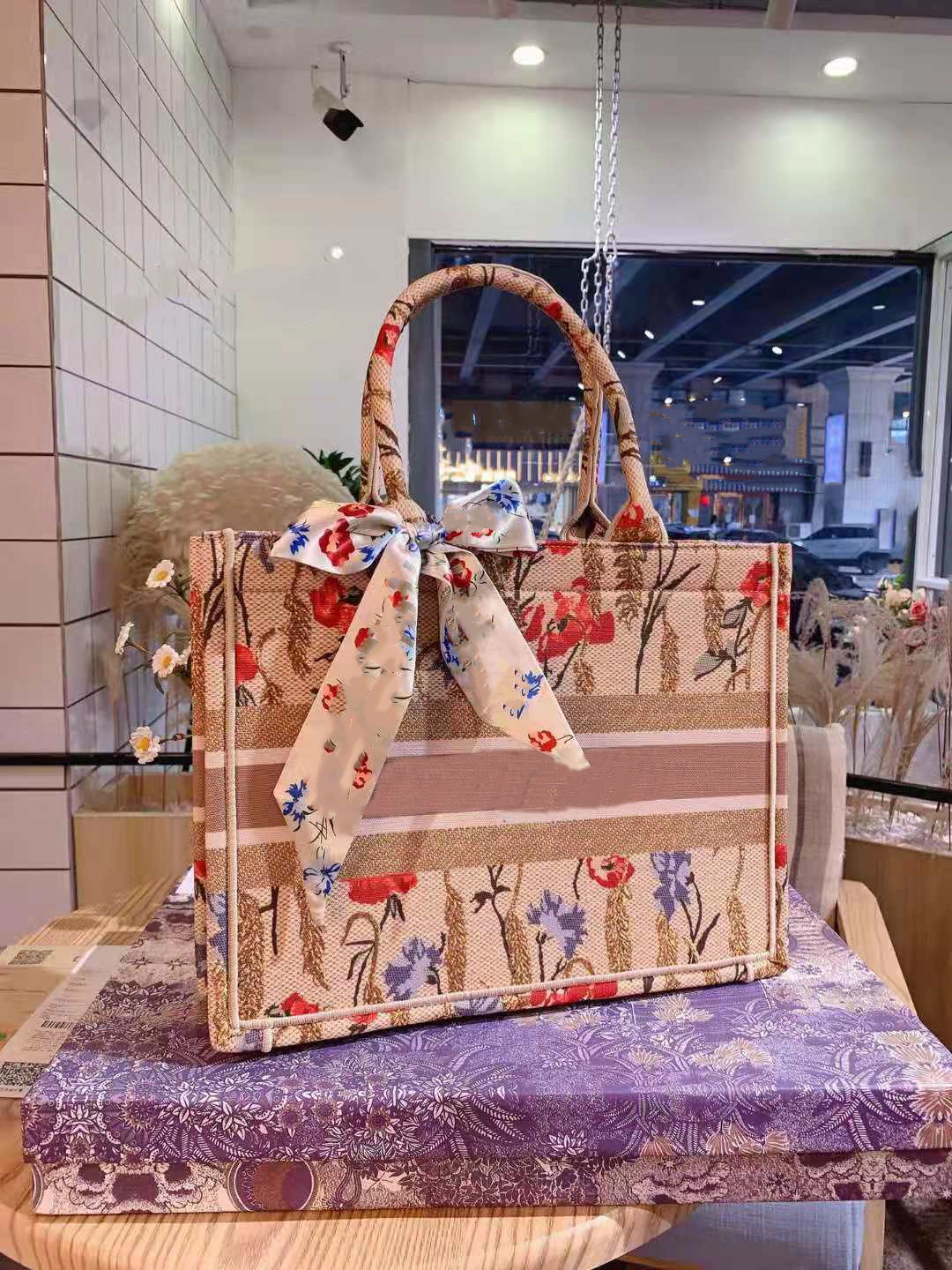 Tote Bag Designer Women's Shopping Embroidered Backpack Handbag Fashion Bags Ladies Purses Womens Handbags Purse Girls Women Totes Handbag, Customize
Tote Bag Designer Women's Shopping Embroidered Backpack Handbag Fashion Bags Ladies Purses Womens Handbags Purse Girls Women Totes Handbag, Customize