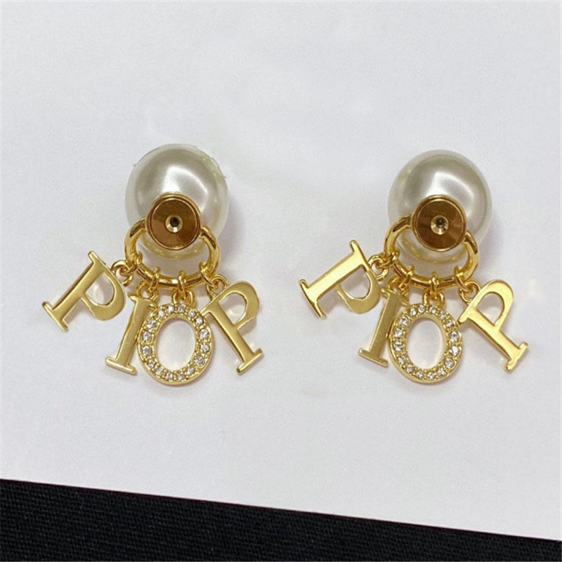 Fashion pearl stud earrings for lady Women Party Wedding Lovers gift engagement Jewelry for Bride With BO, Golden;silver
Fashion pearl stud earrings for lady Women Party Wedding Lovers gift engagement Jewelry for Bride With BO, Golden;silver