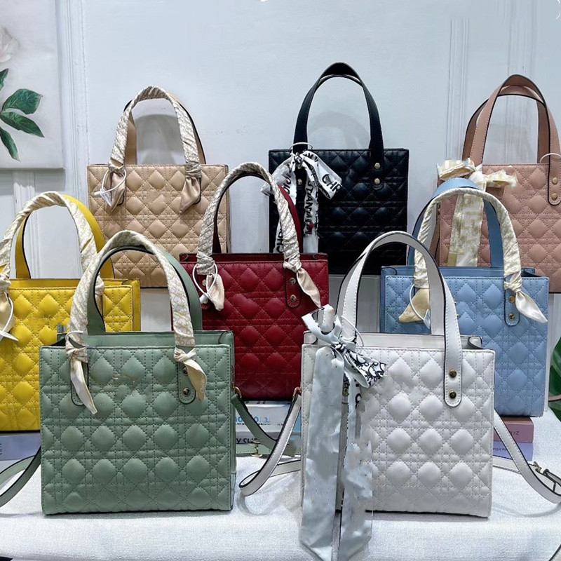 Luxury Women Thread Ladies Leather Shoulder Bags Classic Square Crossbody Tote Designers Diamond Lattice handbags Multiple colors, No bags
Luxury Women Thread Ladies Leather Shoulder Bags Classic Square Crossbody Tote Designers Diamond Lattice handbags Multiple colors, No bags