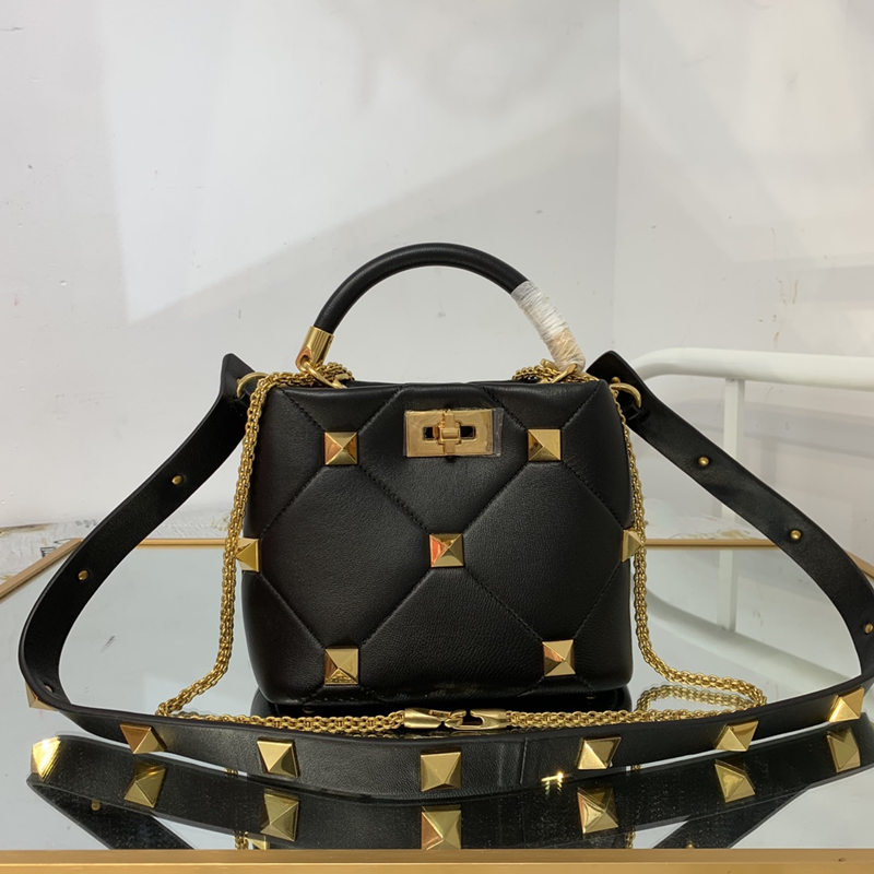 Top quality cosmetic bag Valentin brand shoulderbag chainbag lady wallet messengerbag handbag
Top quality cosmetic bag Valentin brand shoulderbag chainbag lady wallet messengerbag handbag