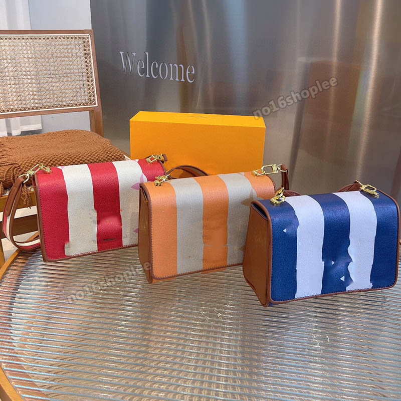 Classic women shoulder bag designer premium Ep i leather handbag crossbody pinch purse Youth Daily luxury decorated with Twist lock, No bag
Classic women shoulder bag designer premium Ep i leather handbag crossbody pinch purse Youth Daily luxury decorated with Twist lock, No bag