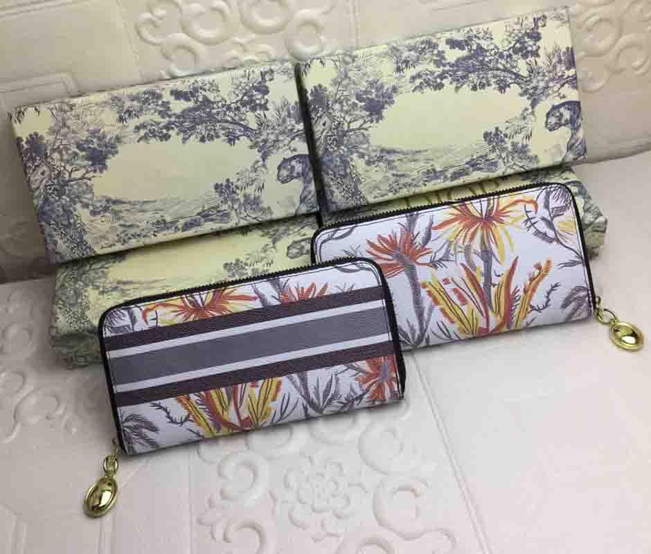 Woman Wallets Fashion Women Card Holders Purse High Quality Classic Wallet Multi-function Multi-card Letter Pattern Hand Bag with Box
Woman Wallets Fashion Women Card Holders Purse High Quality Classic Wallet Multi-function Multi-card Letter Pattern Hand Bag with Box