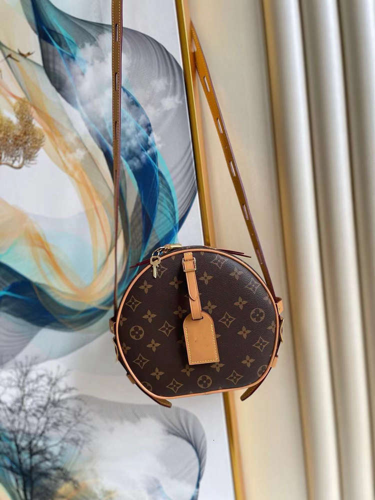 2021 luxury one-shoulder messenger bag fashion designer backpack handbag practical appearance can be used for travel
2021 luxury one-shoulder messenger bag fashion designer backpack handbag practical appearance can be used for travel
