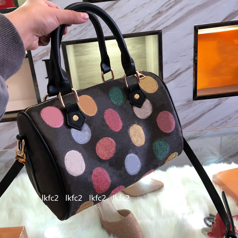 Women Graffiti Travel Bags Luxury Badge Shoulder Bag Floral Crossbody Shopping bags Lady Circle Totes Handbags Fashion Purses high quality, Options
Women Graffiti Travel Bags Luxury Badge Shoulder Bag Floral Crossbody Shopping bags Lady Circle Totes Handbags Fashion Purses high quality, Options