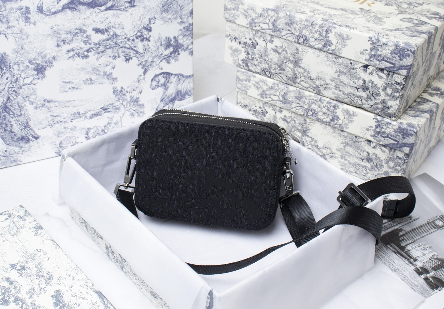 Handbag Design Flip Chain Shoulder Sneakers Caviar High Quality Leather Clutch Retro Designer Flower Mini Bucket Fashion Handbags
Handbag Design Flip Chain Shoulder Sneakers Caviar High Quality Leather Clutch Retro Designer Flower Mini Bucket Fashion Handbags