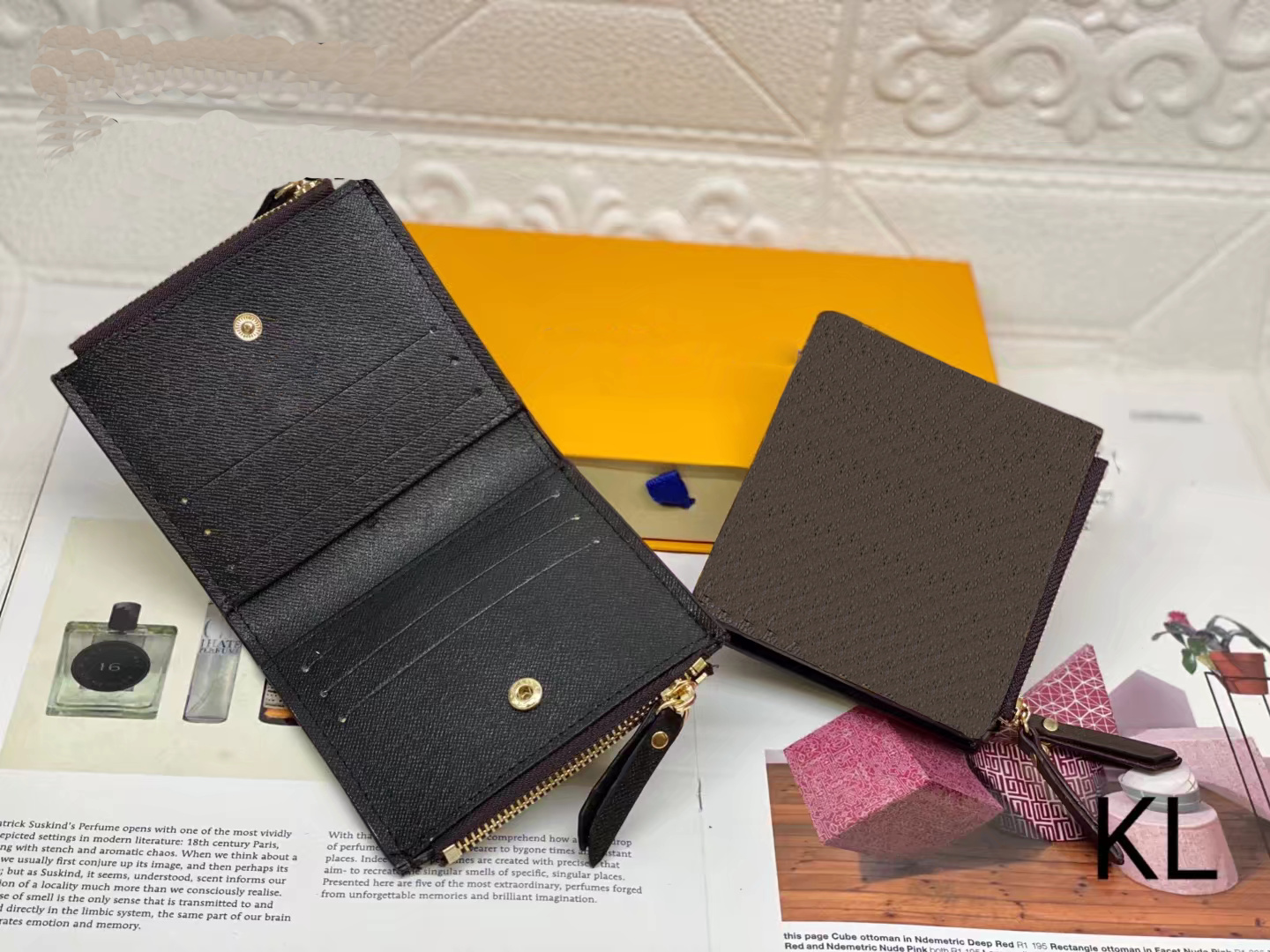 2021 Top High quality luxurys designers wallets cardholder France Paris plaid style mens women high-end wallet With box luxurybag
2021 Top High quality luxurys designers wallets cardholder France Paris plaid style mens women high-end wallet With box luxurybag