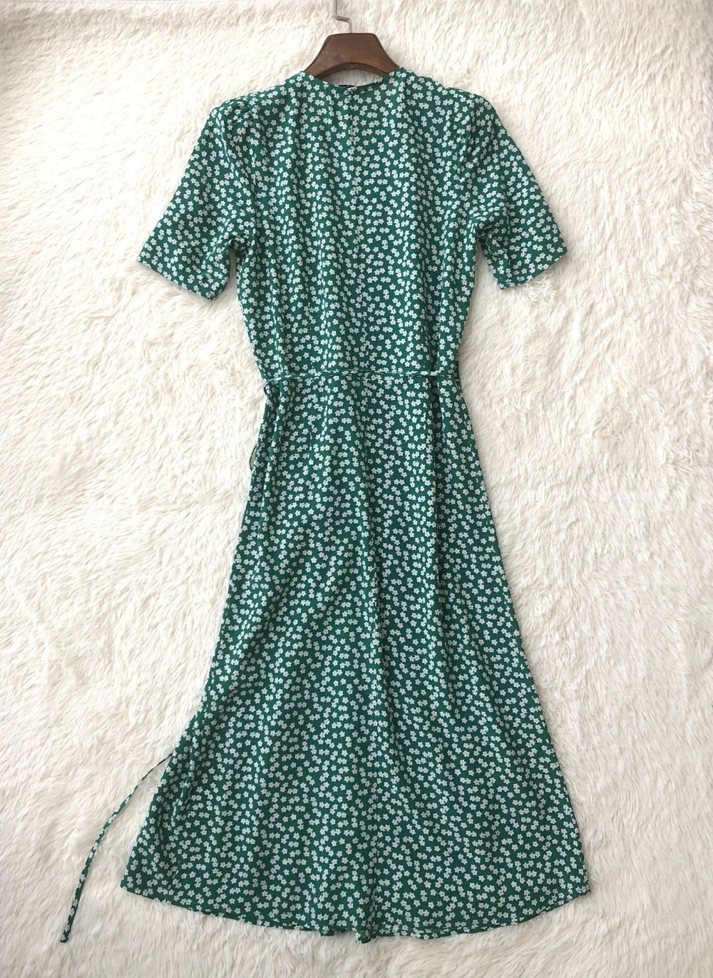 2021women long wrap dress floral print short sleeve waist buttons soft viscose sweet slim chic midi dress with belt, Black;gray
2021women long wrap dress floral print short sleeve waist buttons soft viscose sweet slim chic midi dress with belt, Black;gray
