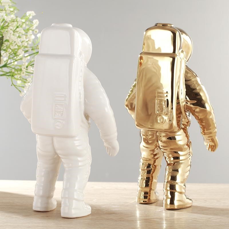 Gold Space Man Sculpture Astronaut Fashion Vase Creative Modern Ceramic Cosmonaut Ornament Model Garden Statue Home Decorations 210414