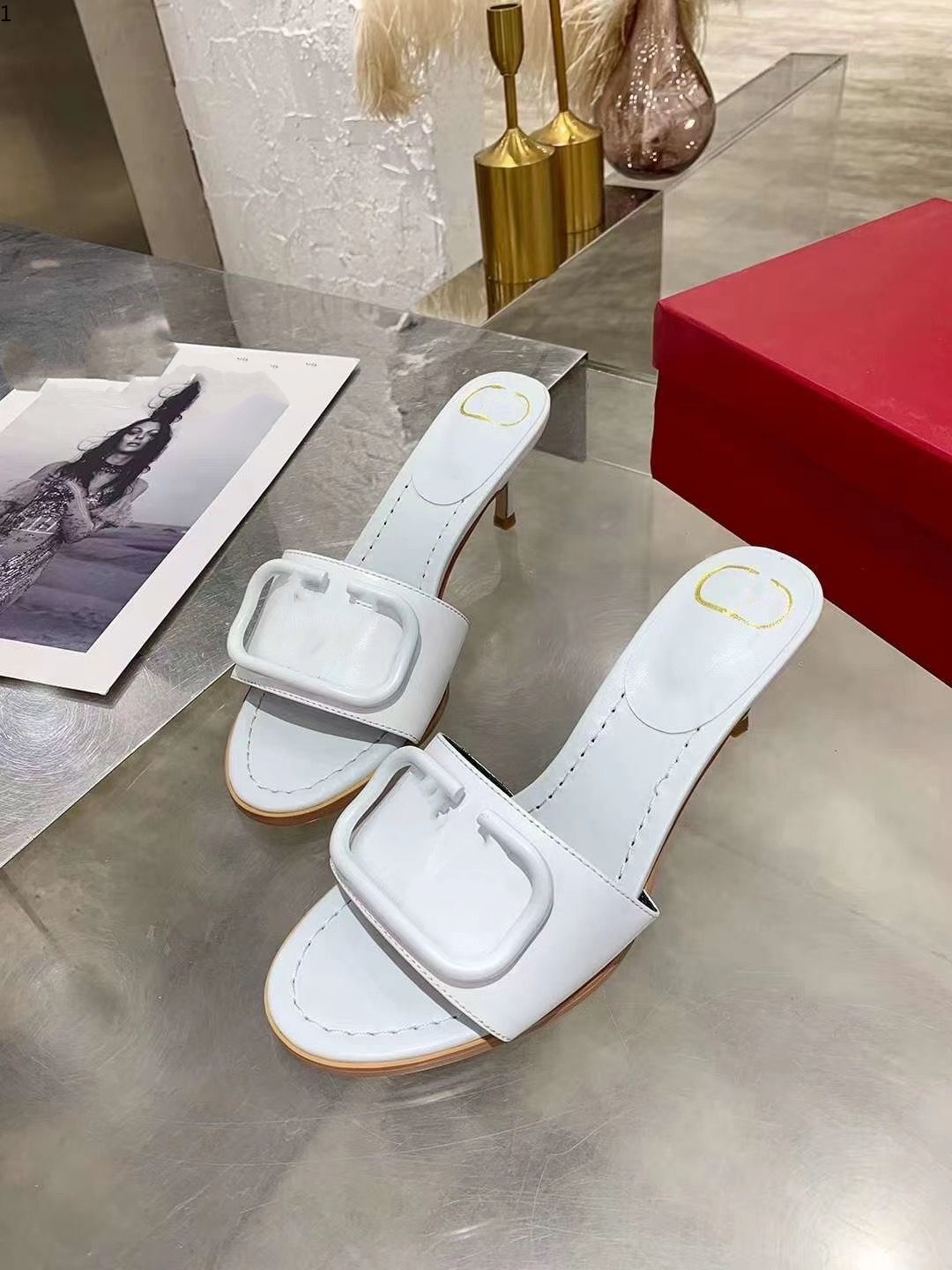Valentin The2021 matte leather slippers with square lips, open-toed flats for women in sizes 35-42 muj001
Valentin The2021 matte leather slippers with square lips, open-toed flats for women in sizes 35-42 muj001