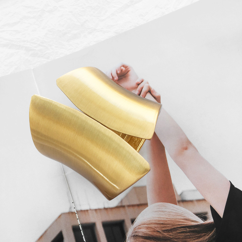 Bangle Bracelet Exaggerated Fashion Asymmetrical Wide Edge Brushed Alloy Gold Opening Metal Texture Bracelets Personality Spring Clasp Wrist Decoration Jewelry