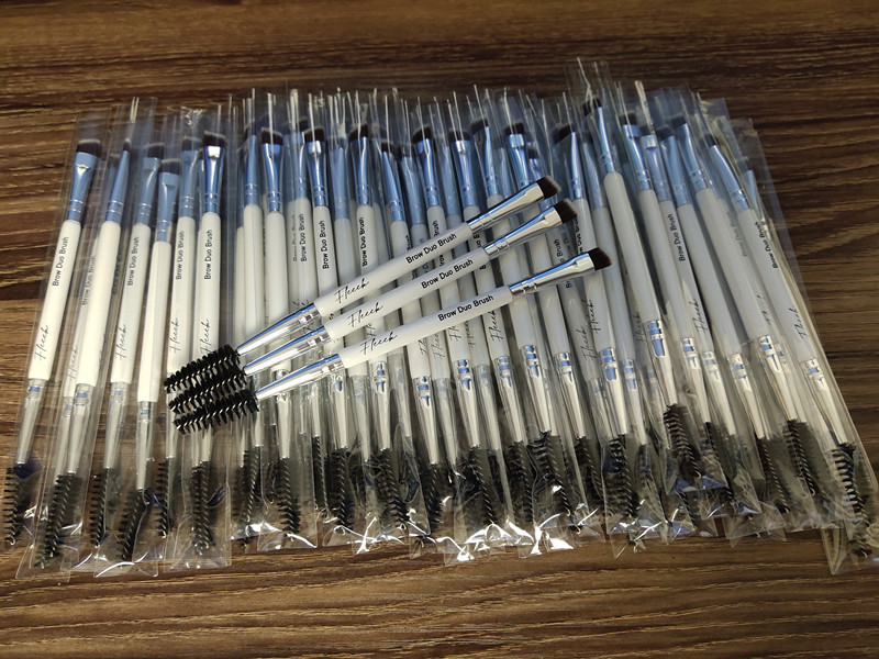 100 pcs custom logo single eye makeup brush free sample spoolie eyebrow brush thin angled brush with PVC bag