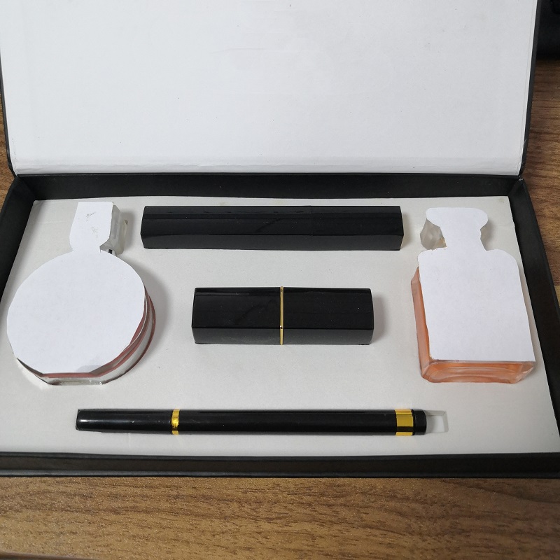 Famous Brand Makeup Set Collection Matte Lipstick Mascara Eyeliner Lipsticks 30ml Perfume 5 in 1 Cosmetic Kit with Gift Box for Women
Famous Brand Makeup Set Collection Matte Lipstick Mascara Eyeliner Lipsticks 30ml Perfume 5 in 1 Cosmetic Kit with Gift Box for Women