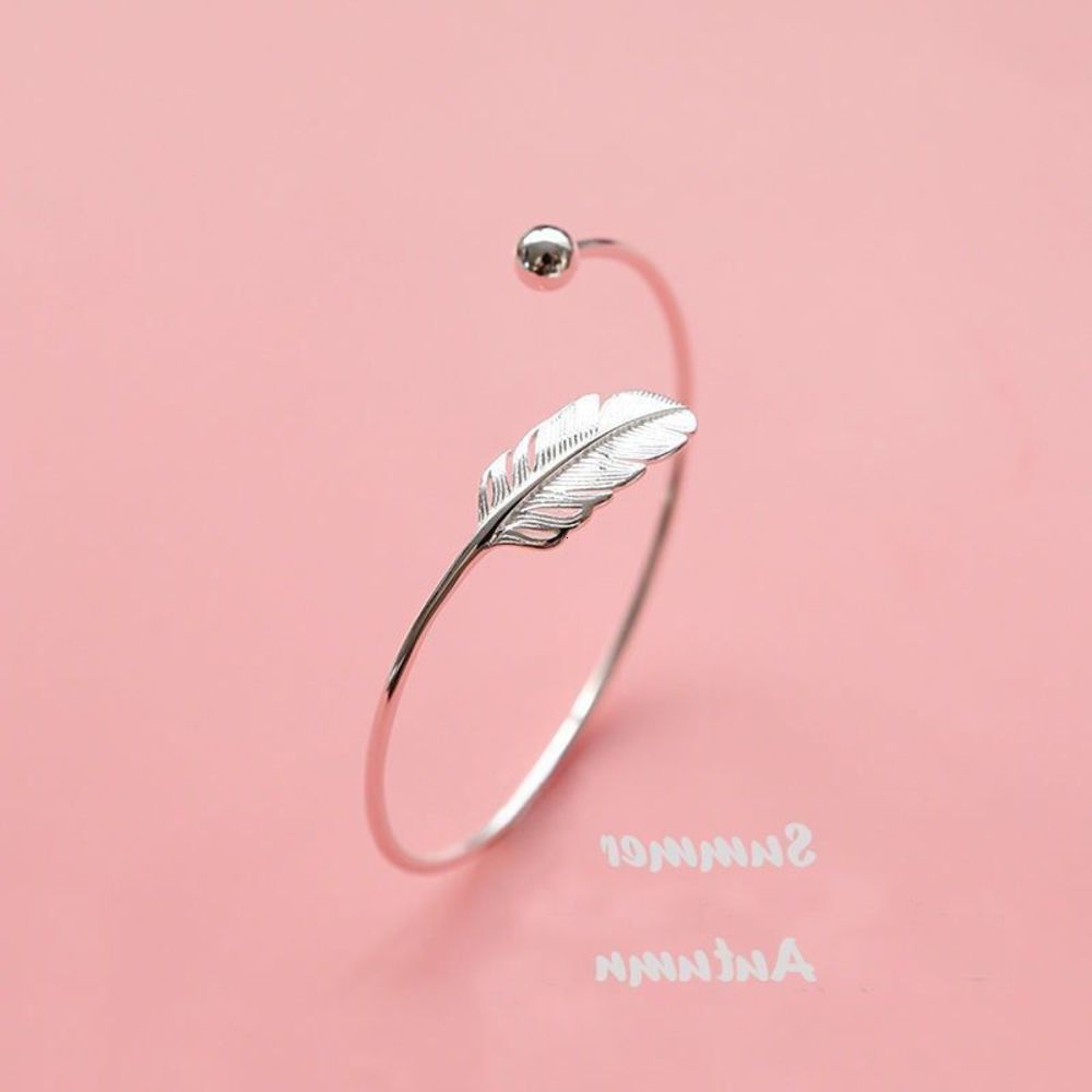 Hand catenary Feihong copper silver plated open bracelet for female students, Golden;silver
Hand catenary Feihong copper silver plated open bracelet for female students, Golden;silver