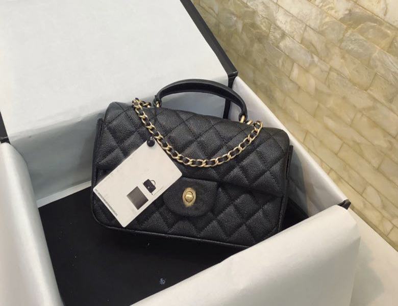Women's real leather bag 7a high quality calf single shoulder diagonal bags classic fashion leisure business entertainment with long strap
Women's real leather bag 7a high quality calf single shoulder diagonal bags classic fashion leisure business entertainment with long strap