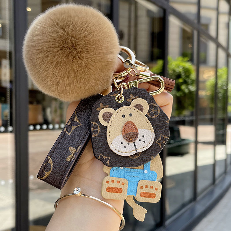 Leather Shaking Head Lion Keychain Classic Presbyopia Pendant Cute Car Key Ring Charm Men And Women Jewelry Pendant Keyfob