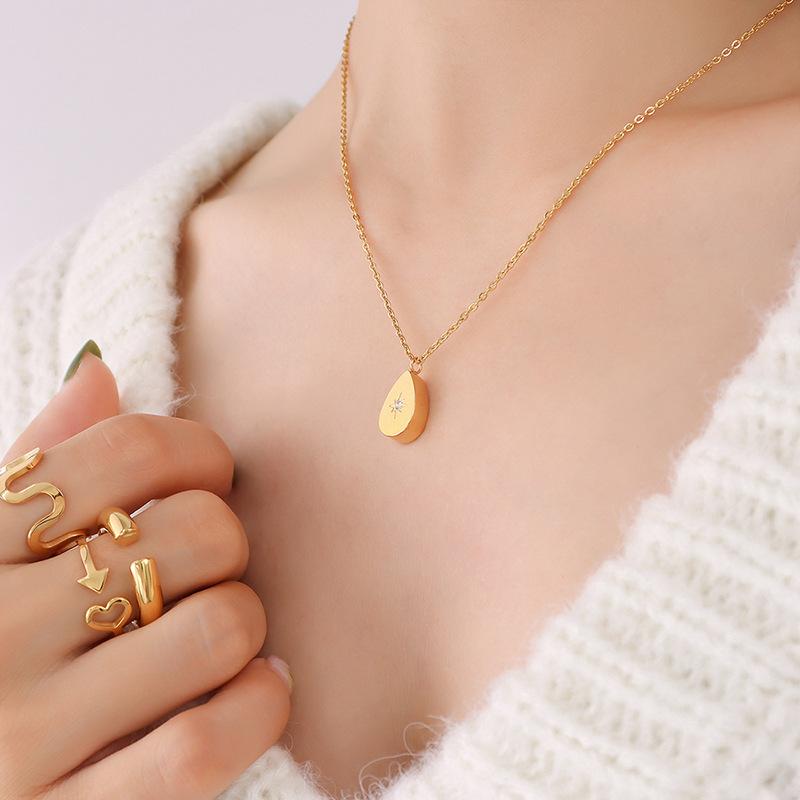 Chains Star Elegant Titanium Steel Necklace Gold Silver Color Pendant For Women Fashion Jewelry Gift
Chains Star Elegant Titanium Steel Necklace Gold Silver Color Pendant For Women Fashion Jewelry Gift