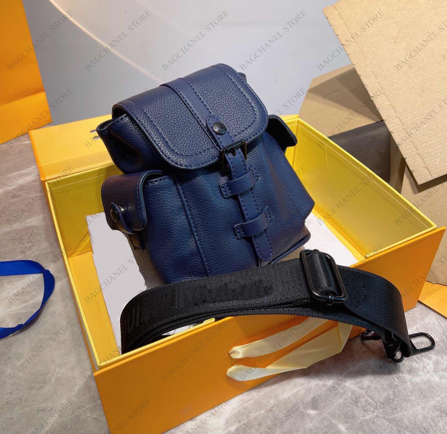 Men & women Luxury shoulder bag designer Mini diagonal schoolbag fashion classic letter handbag high quality cross body Szie 15*18cm, Make up for price 
Men & women Luxury shoulder bag designer Mini diagonal schoolbag fashion classic letter handbag high quality cross body Szie 15*18cm, Make up for price