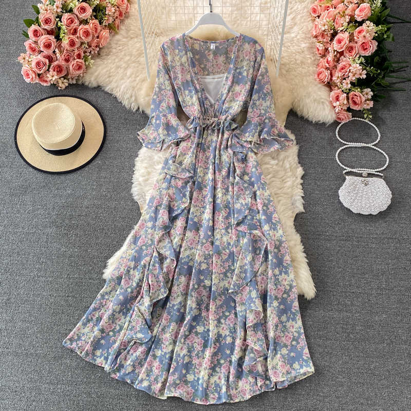 Summer Vintage Floral Printed Ruffle Long Chiffon Dress Women Vacation Beach Party Deep V-Neck Vestidos Female Big Swing Robe Y0603, Blue
Summer Vintage Floral Printed Ruffle Long Chiffon Dress Women Vacation Beach Party Deep V-Neck Vestidos Female Big Swing Robe Y0603, Blue