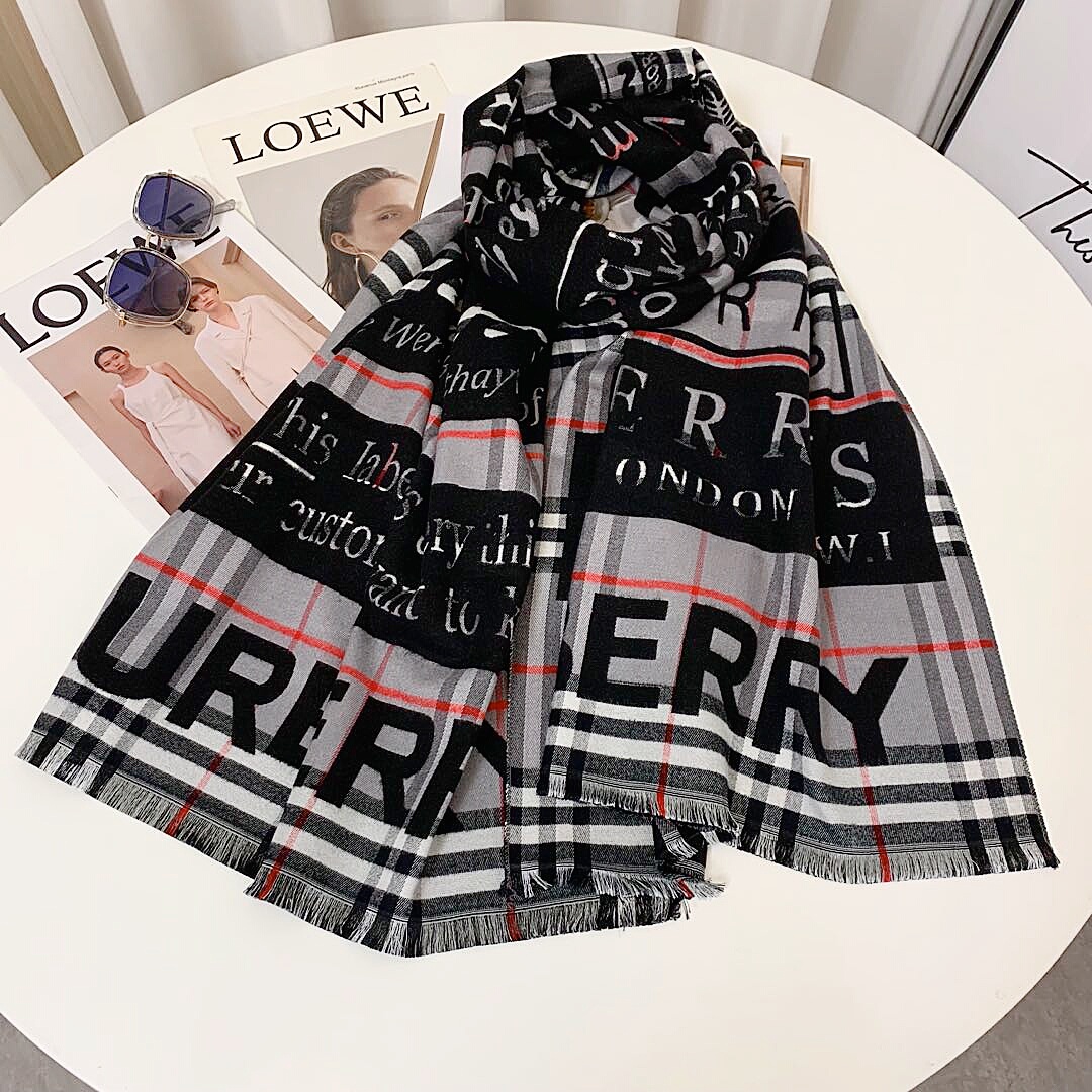 Luxurys Designers Scarf 2021 Women's Winter Fashion Trend Soft ands warm Large size high quality scarfs for both men and women 180*70 good nice
Luxurys Designers Scarf 2021 Women's Winter Fashion Trend Soft ands warm Large size high quality scarfs for both men and women 180*70 good nice