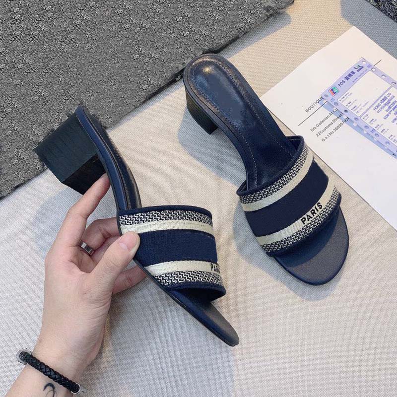 Designer Women Embroidery Chunky Heel Slippers Summer Paris Fashion Woman Platform Slides Sandals Cotton Canvas Printing Scuffs Slipper Luxurys Designers Shoes, 07
Designer Women Embroidery Chunky Heel Slippers Summer Paris Fashion Woman Platform Slides Sandals Cotton Canvas Printing Scuffs Slipper Luxurys Designers Shoes, 07
