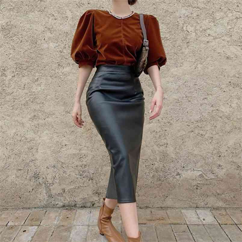 Autumn Elegant Beading O-Neck Velvet puff sleeve crop Top + PU High waist Bodycon pencil Skirt Women Sweet 2 Pieces Set 210519, Photo color
Autumn Elegant Beading O-Neck Velvet puff sleeve crop Top + PU High waist Bodycon pencil Skirt Women Sweet 2 Pieces Set 210519, Photo color
