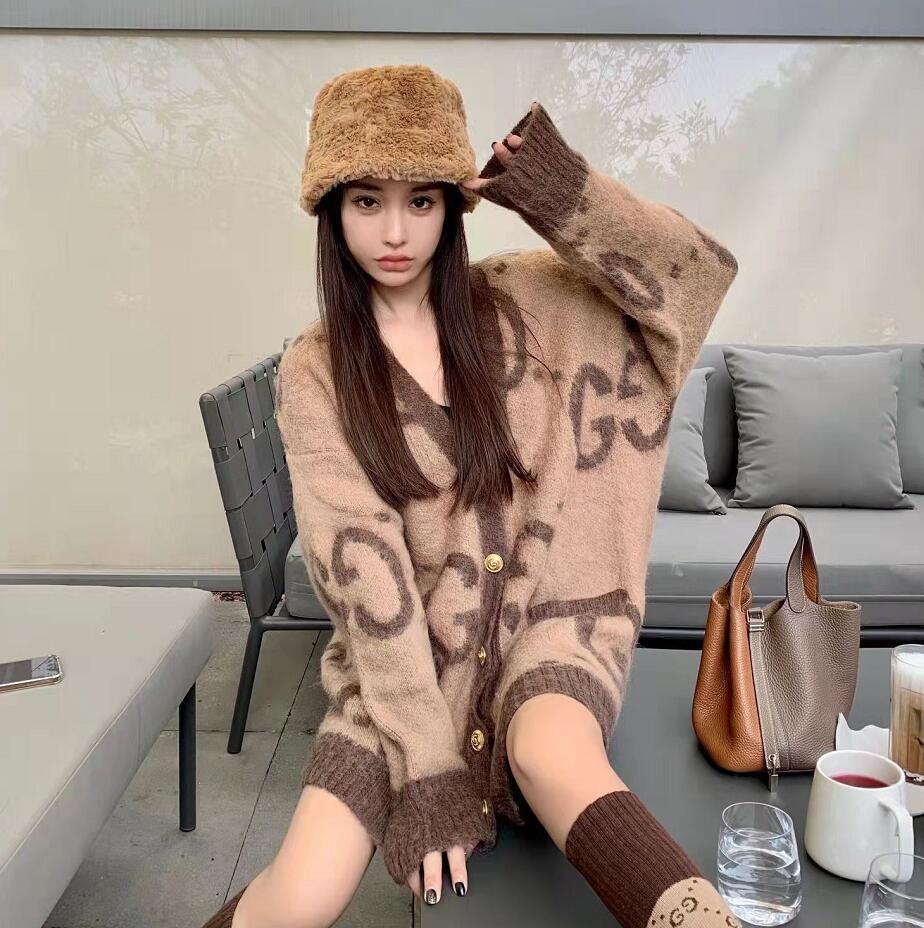 Full Letter Printed Cardigan Women Sweaters Large Size Unisex Loose Coat Women Knitted Sweater Couple Designer G Streetwear Knit Sweatshirt, Beige
Full Letter Printed Cardigan Women Sweaters Large Size Unisex Loose Coat Women Knitted Sweater Couple Designer G Streetwear Knit Sweatshirt, Beige