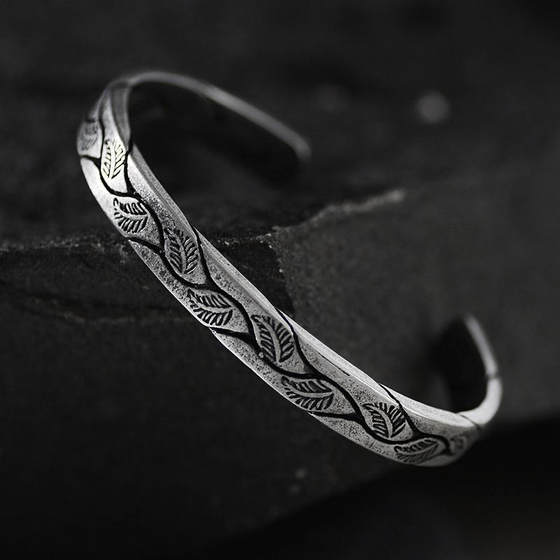 Bangle Fashionable Simple High Quality Metal Leaf Black Punk Viking Bracelet Personality Men's Open Jewelry Gift
Bangle Fashionable Simple High Quality Metal Leaf Black Punk Viking Bracelet Personality Men's Open Jewelry Gift