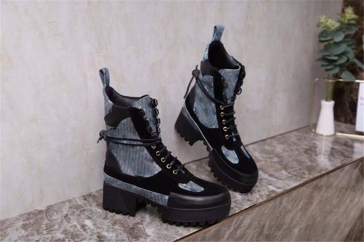 Designer Luxury Ankle Boots Biker Ladies Womens Goth Lace Up Zip Rider Shoes Chunky Heel With Original Box, Black
Designer Luxury Ankle Boots Biker Ladies Womens Goth Lace Up Zip Rider Shoes Chunky Heel With Original Box, Black