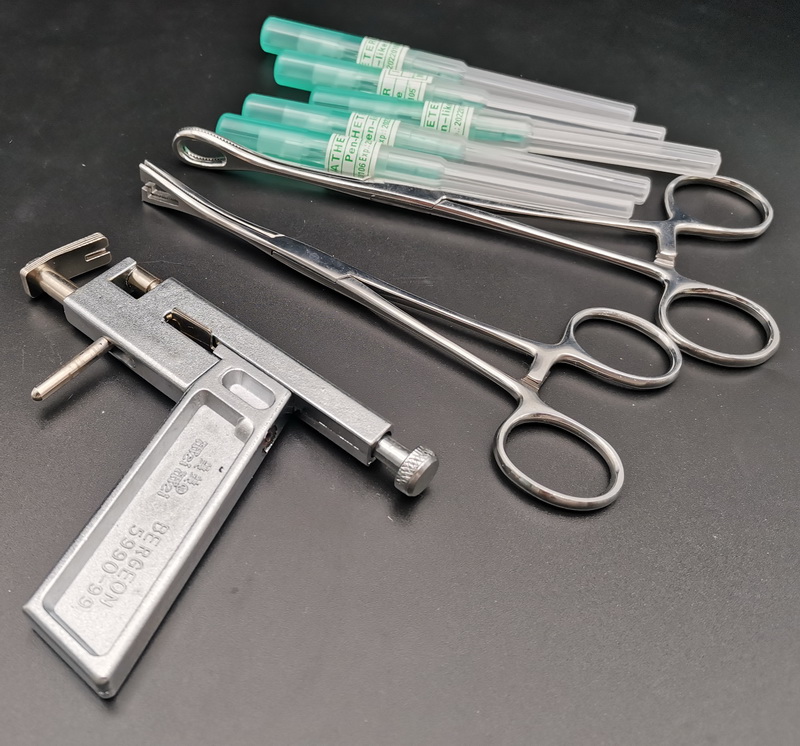 Steel Piercing Kits Plier Tool Triangle And Round Tongue Ear Lips Nose Needle Ball Clamp Shape With 5PCS Sterilized 18G Needles Tattoo Beauty Supply
Steel Piercing Kits Plier Tool Triangle And Round Tongue Ear Lips Nose Needle Ball Clamp Shape With 5PCS Sterilized 18G Needles Tattoo Beauty Supply