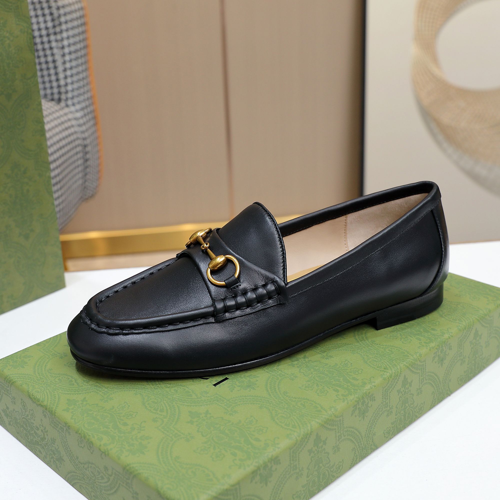 2021 women loafers designer luxury shoes casual fashion vintage high quality genuine leather classic style black 1953 horsebit with box, Color1
2021 women loafers designer luxury shoes casual fashion vintage high quality genuine leather classic style black 1953 horsebit with box, Color1