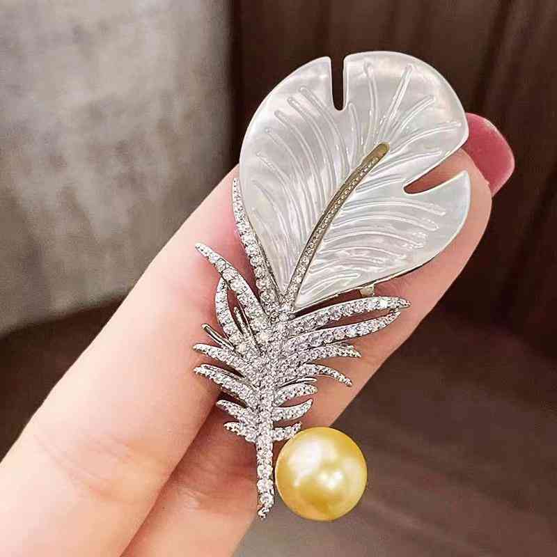 Japan and South Korea Shell Feather Brooch Scarf Buckle Versatile Temperament Court Style High-grade Suit Pin Coat Accessories