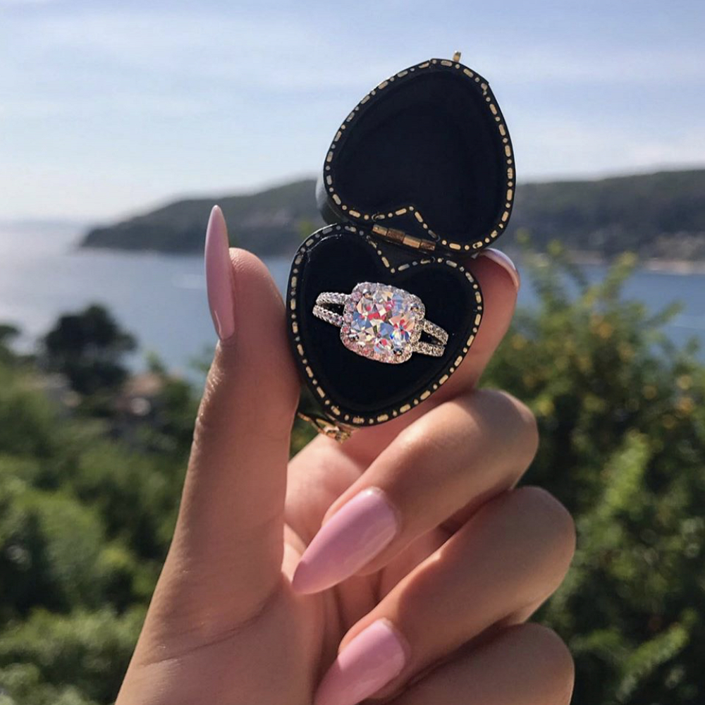 Fashion 925 Sterling Silver 2ct Cushion cut Simulated Diamond Engagement wedding promise Rings for Women finger original design Jewelry
Fashion 925 Sterling Silver 2ct Cushion cut Simulated Diamond Engagement wedding promise Rings for Women finger original design Jewelry