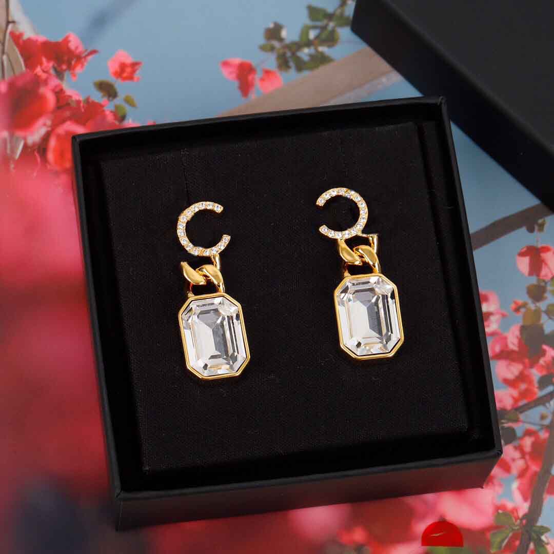 2022 Top quality Charm drop earring with diamond and crystal rectangle shape for women wedding jewelry gift have box stamp PS7254
2022 Top quality Charm drop earring with diamond and crystal rectangle shape for women wedding jewelry gift have box stamp PS7254