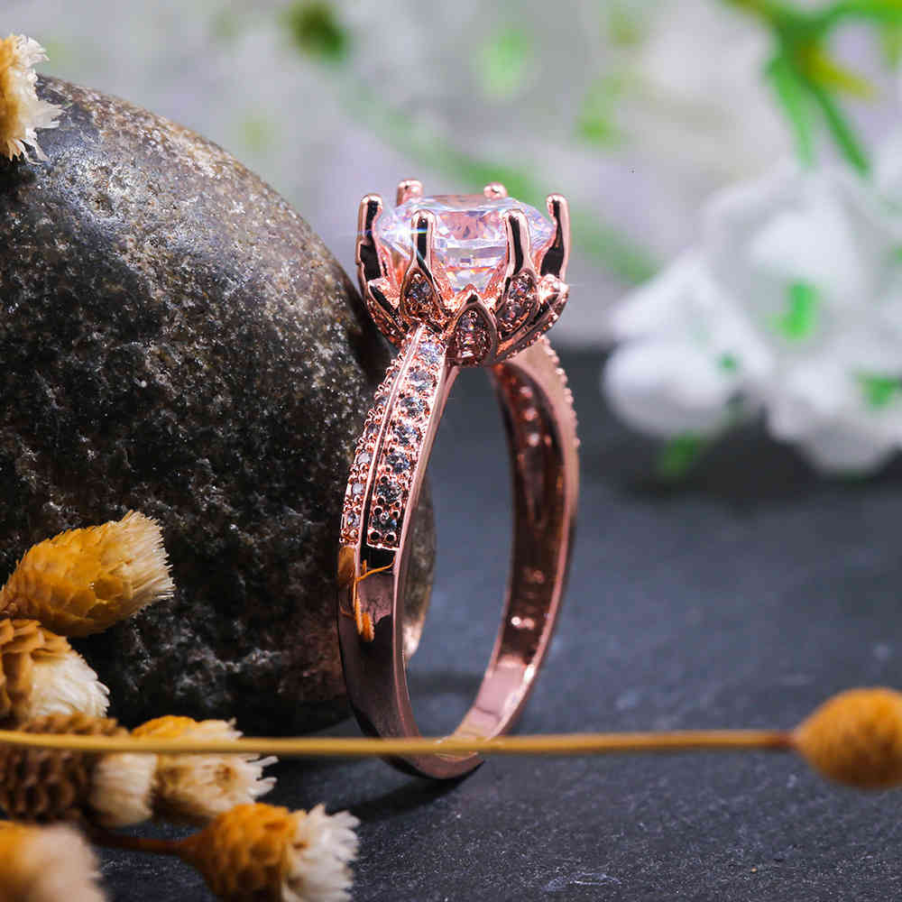 Mens and womens RING Popular six claw imitation diamond women's classic Karaman wedding popular jewelry
Mens and womens RING Popular six claw imitation diamond women's classic Karaman wedding popular jewelry