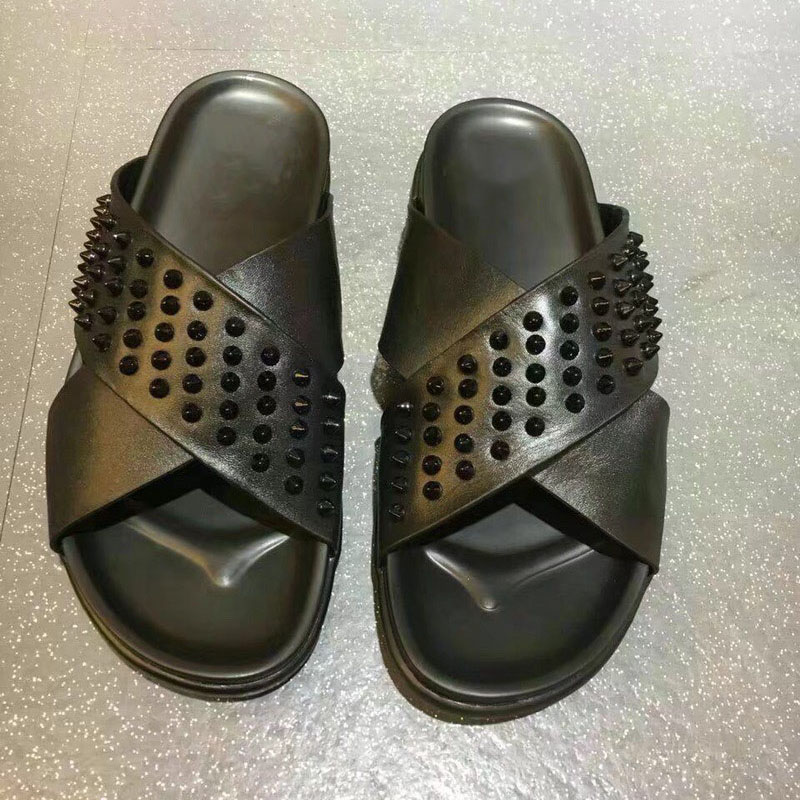 2021 Mens Slippers Red Bottom Studded Spikes Black Flip Flops Brand Sandals Summer Beach Platform Slipper Casual Shoes With Box
2021 Mens Slippers Red Bottom Studded Spikes Black Flip Flops Brand Sandals Summer Beach Platform Slipper Casual Shoes With Box