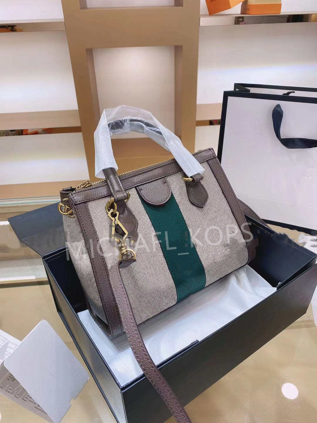 2021 luxurys designers bags Fashion womens CrossBody Canvas Flap bag Printed Handbag ladies Shoulder Bag purse Casual Tote Bags, Color a
2021 luxurys designers bags Fashion womens CrossBody Canvas Flap bag Printed Handbag ladies Shoulder Bag purse Casual Tote Bags, Color a
