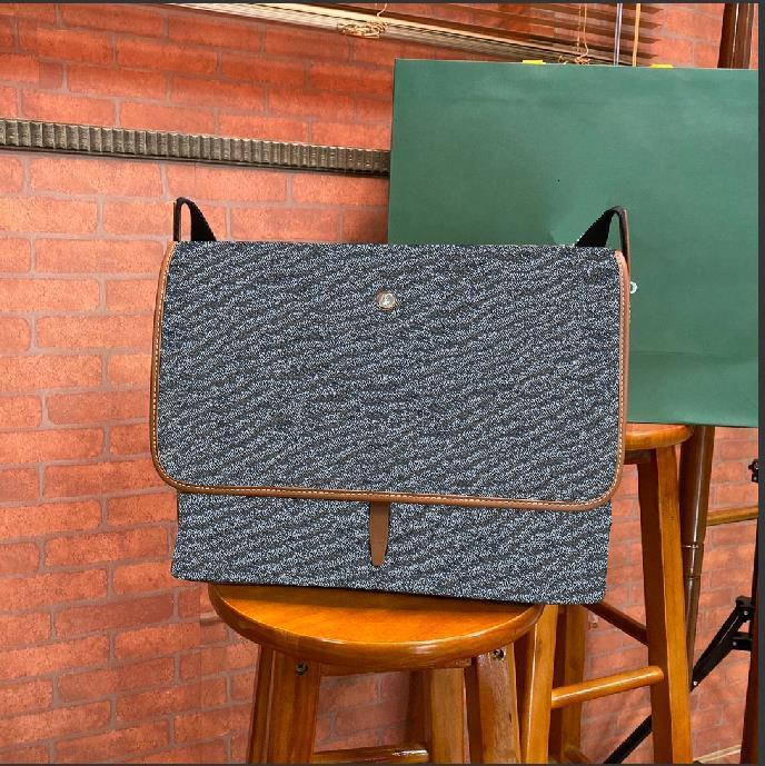 bags briefcase men womens goya laptop bag Fashion retro pattern Multi-size and multi-colorcrossbody classical computer messenger phone case
bags briefcase men womens goya laptop bag Fashion retro pattern Multi-size and multi-colorcrossbody classical computer messenger phone case