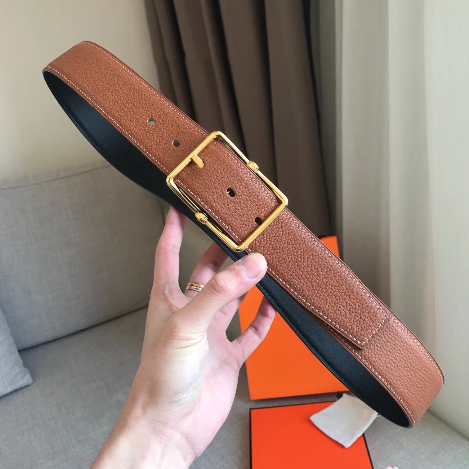HE098High-end H herm private custom men's and women's belts fashion light leather ladies belt, Black;brown
HE098High-end H herm private custom men's and women's belts fashion light leather ladies belt, Black;brown