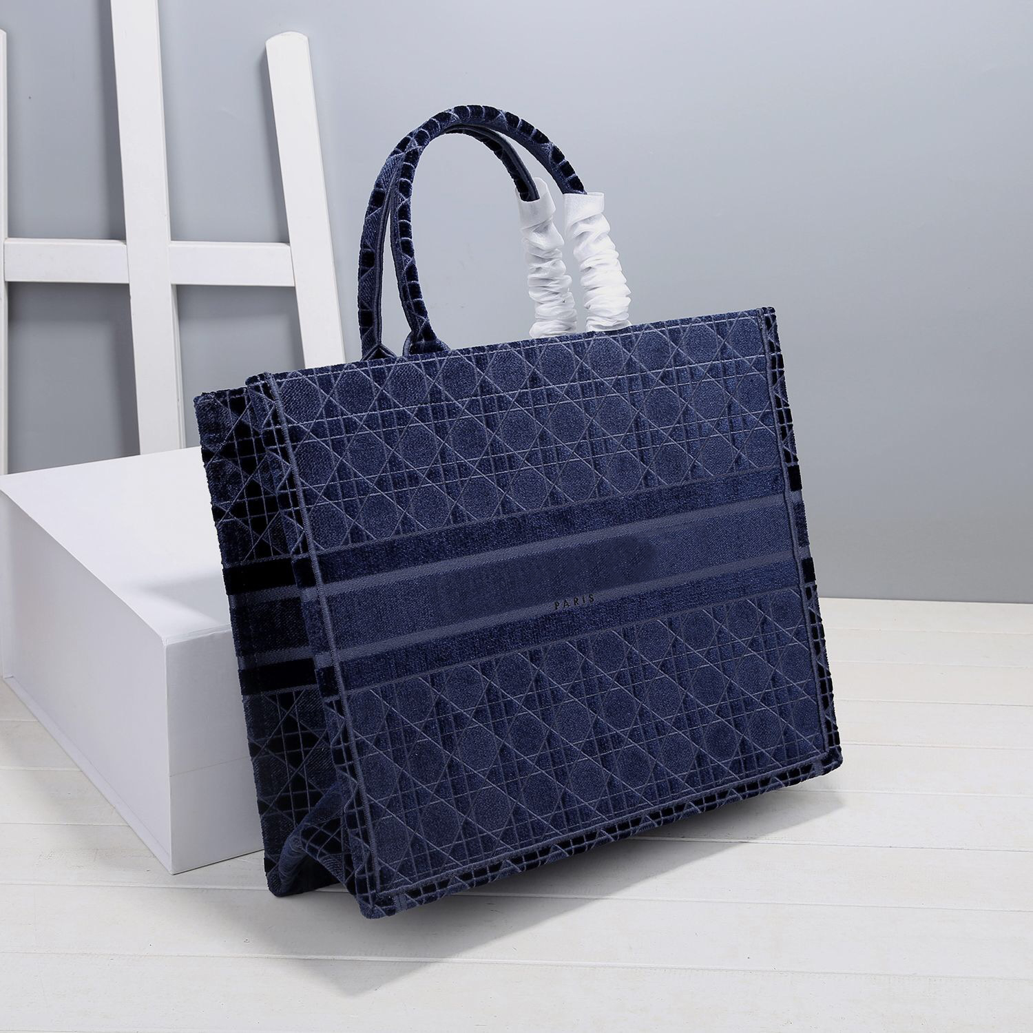 2021 velvet series of women's shopping bags 1VR 1, classic custom handbags fashion business and leisure style, this year's heavywe
2021 velvet series of women's shopping bags 1VR 1, classic custom handbags fashion business and leisure style, this year's heavywe