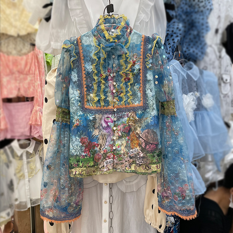 2022 Spring new design women' stand collar retro ethnic nation style gauze lace print ruffles paillette patchwork flare sleeve blouse shirt tops SML, As pic
2022 Spring new design women' stand collar retro ethnic nation style gauze lace print ruffles paillette patchwork flare sleeve blouse shirt tops SML, As pic