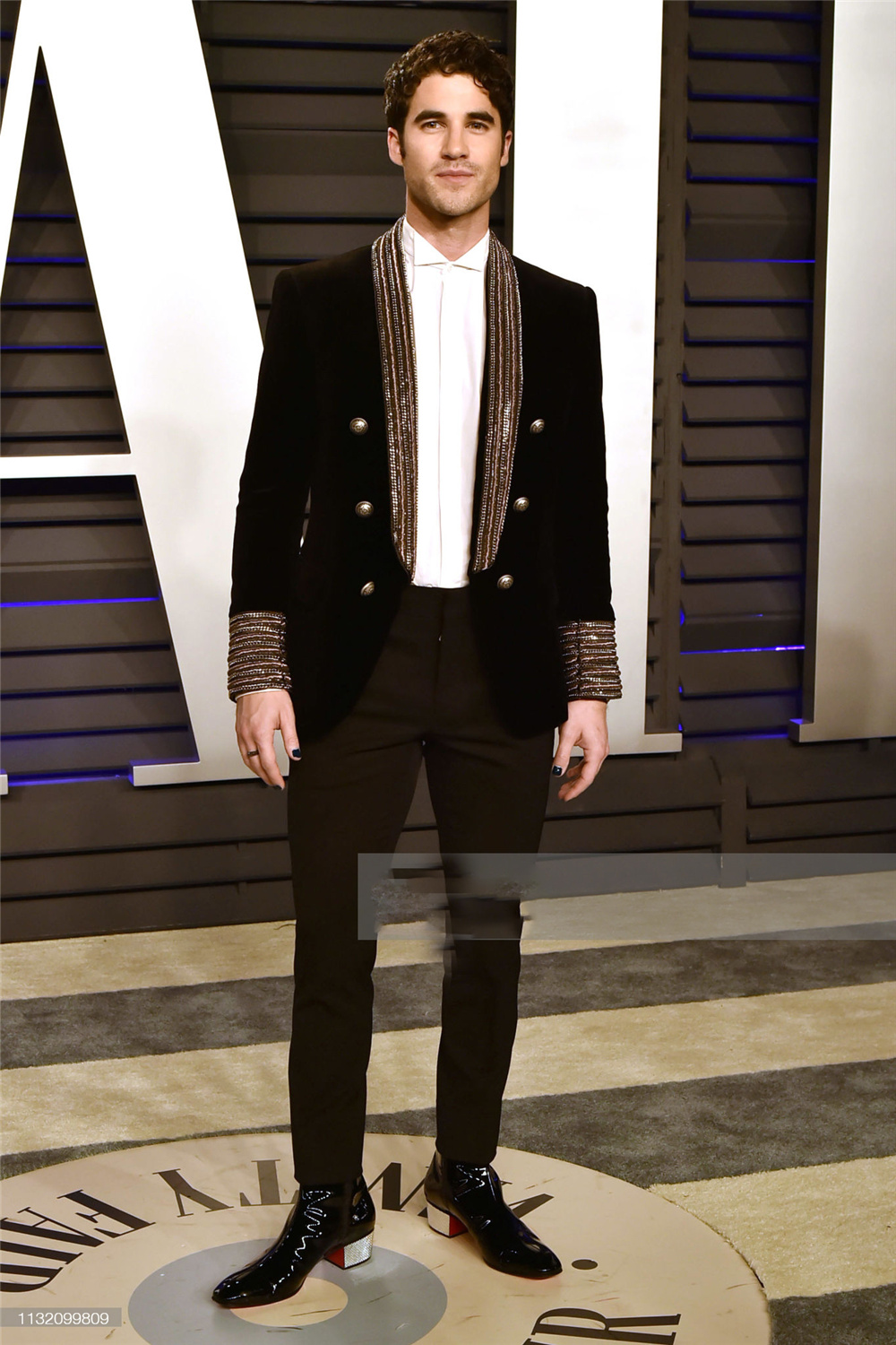 Unique Design Celebrity Mens Customized Wedding Tuxedos Red Carpet Men Wear Dinner Prom Party Blazer (Jacket+Pants)