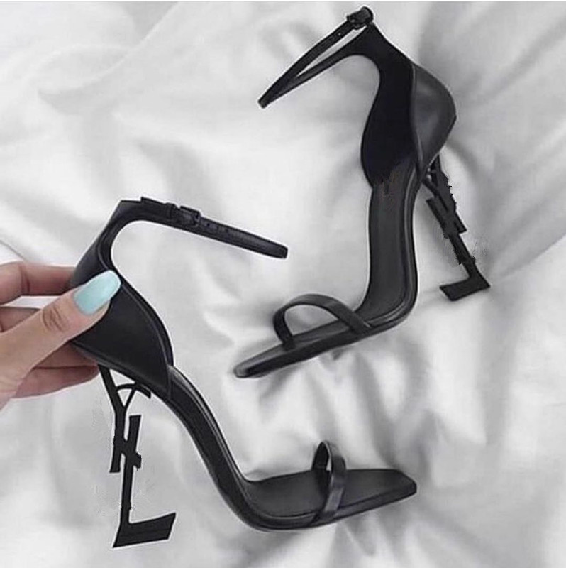 2021 fashion Designer Dress shoes ladies high heels exquisite and comfortable strap women letters short boots leather material 35-42, Black
2021 fashion Designer Dress shoes ladies high heels exquisite and comfortable strap women letters short boots leather material 35-42, Black