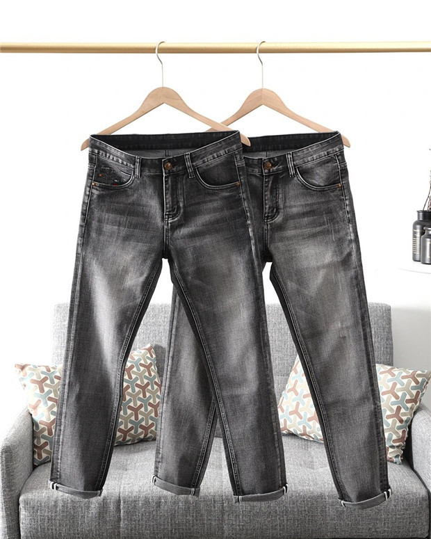 Luxurys Designer Mens Jeans Summer Thin Design Denim Pattern Black Pants Cotton Vintage Fashion Slim-leg 21SS Latest Listin Light Eashed Washed Trousers US Size -38, Gray
Luxurys Designer Mens Jeans Summer Thin Design Denim Pattern Black Pants Cotton Vintage Fashion Slim-leg 21SS Latest Listin Light Eashed Washed Trousers US Size -38, Gray
