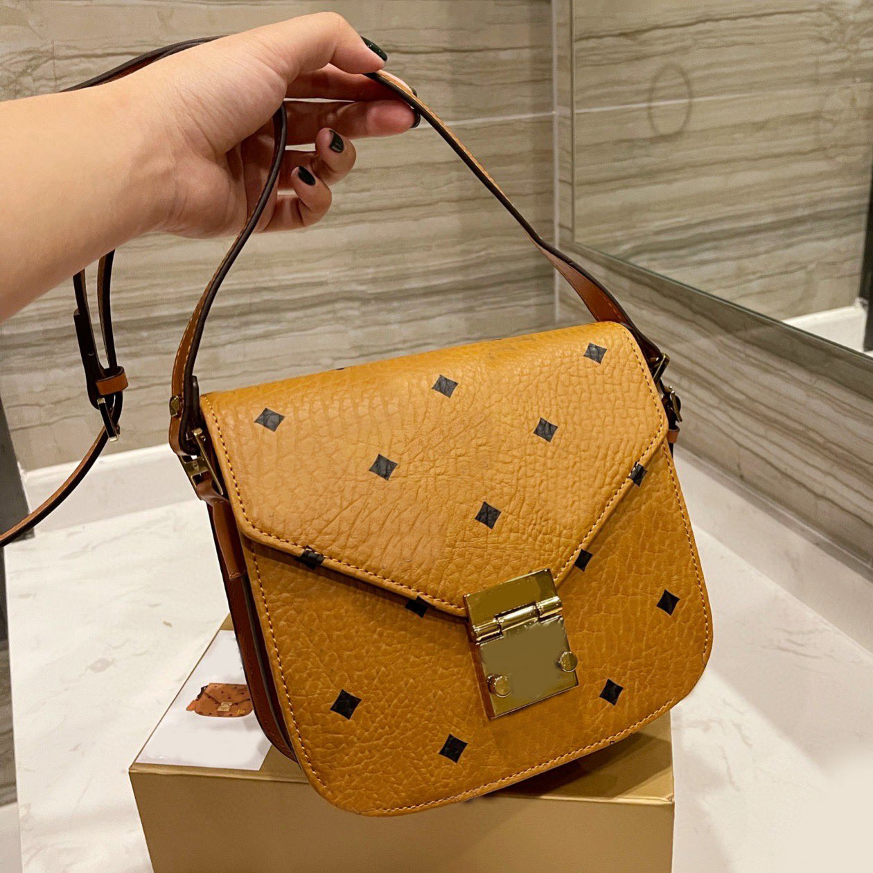 Dionysian Chain Clamshell Packages lady Senior Bags all-match Fashion Shoulder Handbags High Quality Women chains phone bag crossbody wallet
Dionysian Chain Clamshell Packages lady Senior Bags all-match Fashion Shoulder Handbags High Quality Women chains phone bag crossbody wallet