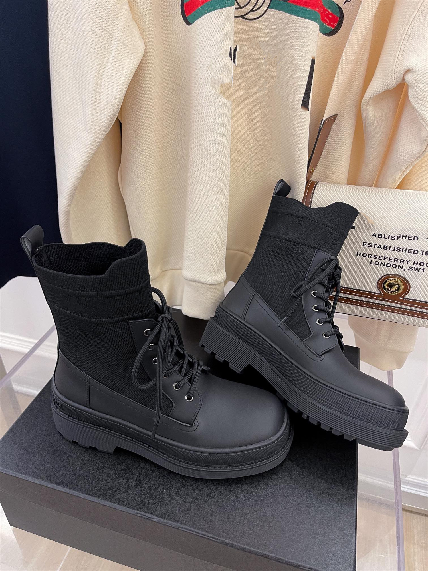 Top designer women winter boots women's ankle booties fashion flat black white khaki snow boot with box
Top designer women winter boots women's ankle booties fashion flat black white khaki snow boot with box