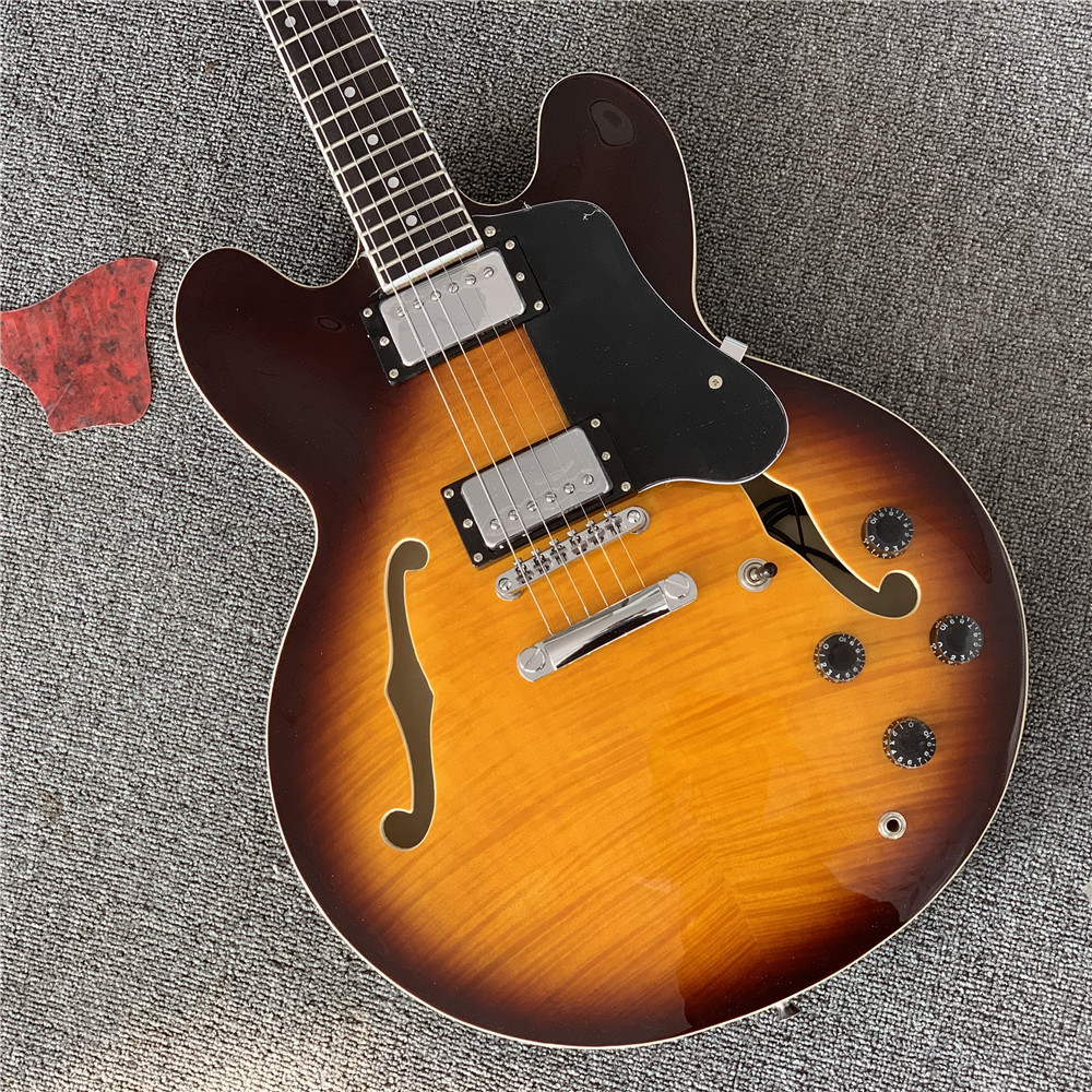 electric guitar Red Jazz gutiar, semi hollow body 335 quality guitar, semi-glossy, light aged
electric guitar Red Jazz gutiar, semi hollow body 335 quality guitar, semi-glossy, light aged