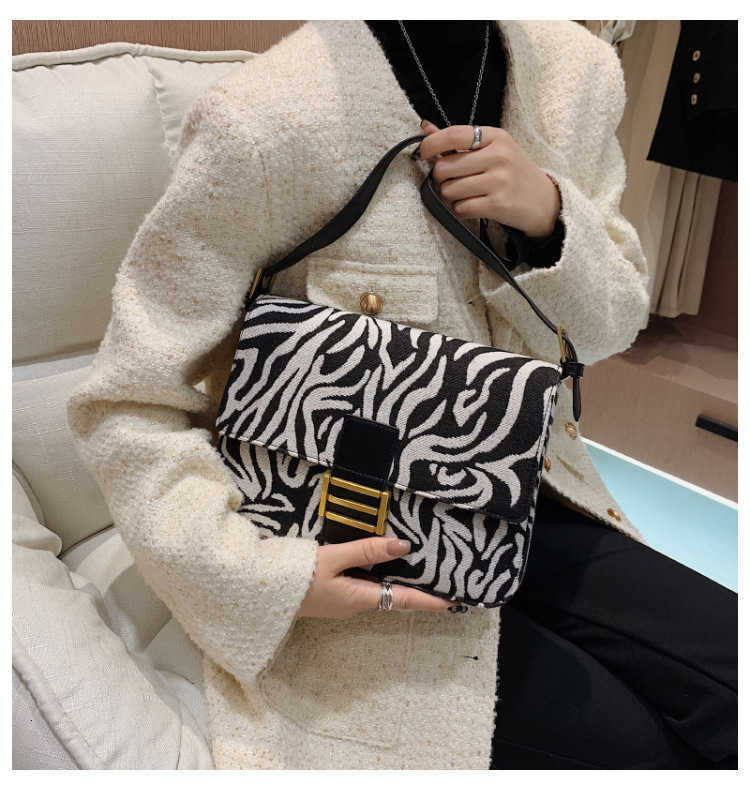 Texture 2021 Autumn Fashion Personalized Thousand Bird Lattice Single Shoulder Bag Women's Korean Oblique Cross Simple, Kiwi brown
Texture 2021 Autumn Fashion Personalized Thousand Bird Lattice Single Shoulder Bag Women's Korean Oblique Cross Simple, Kiwi brown