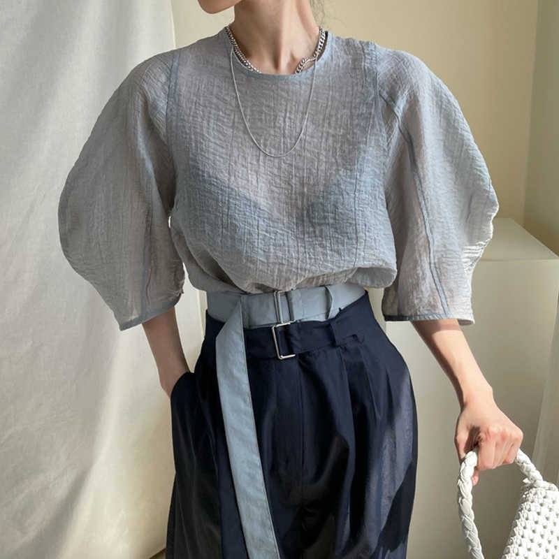 Korejpaa Women Shirt Summer Korean Round Neck Pullover Loose Casual Micro-Permeable Pleated Five-Point Puff Sleeve Blouses 210526