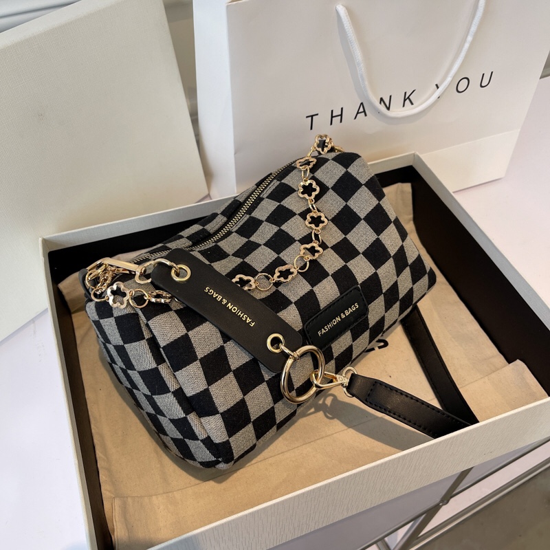 Design Texture Pillow Bag Checkered Crossbody Bags Female 2021 New Trendy Ins Style Canvas Handbags
Design Texture Pillow Bag Checkered Crossbody Bags Female 2021 New Trendy Ins Style Canvas Handbags